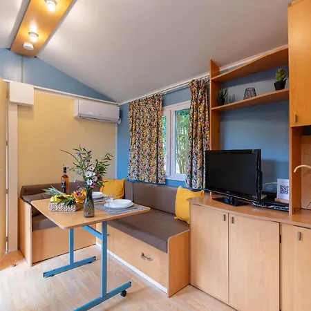 La Doucette, Mobil-home Climatise Au Coeur Du Vignoble Et A 50m De La Йер