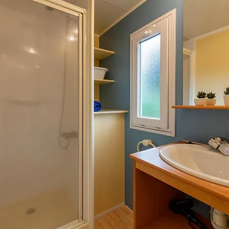 Сasa de vacaciones La Doucette, Mobil-home Climatisé Au Cœur Du Vignoble Et à 50m De La Hyères