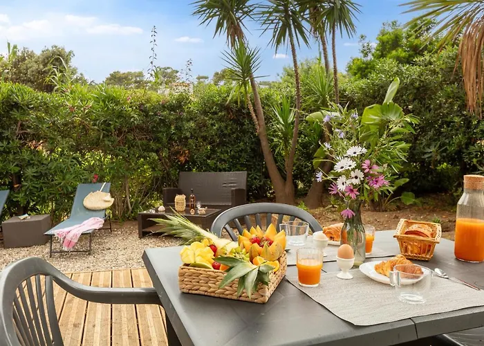 Casa vacanze La Doucette, Mobil-home Climatisé Au Cœur Du Vignoble Et à 50m De La Hyères