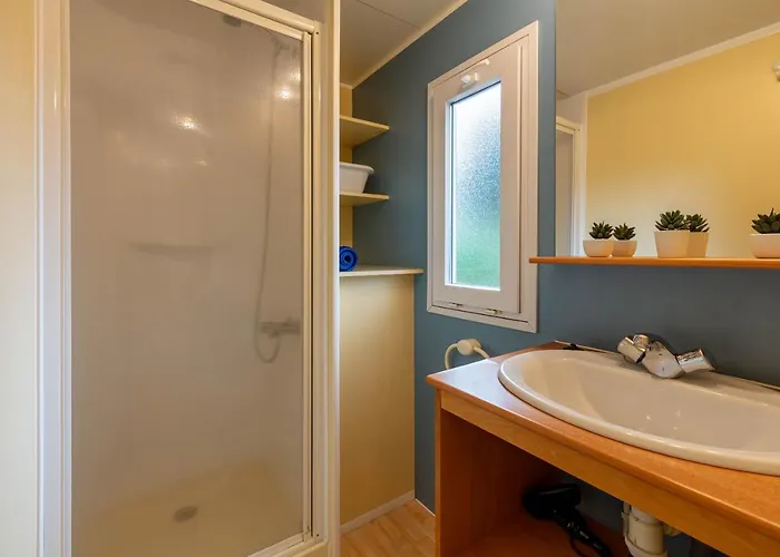 Casa vacanze La Doucette, Mobil-home Climatisé Au Cœur Du Vignoble Et à 50m De La Hyères